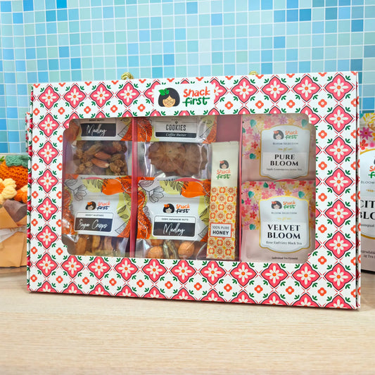 Snacks with Tea and Honey (Golden Glow Gift Sets)