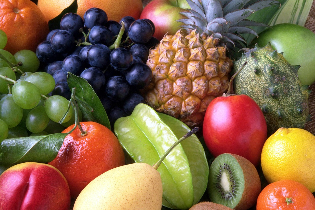 When to eat fruits, before or after a meal?