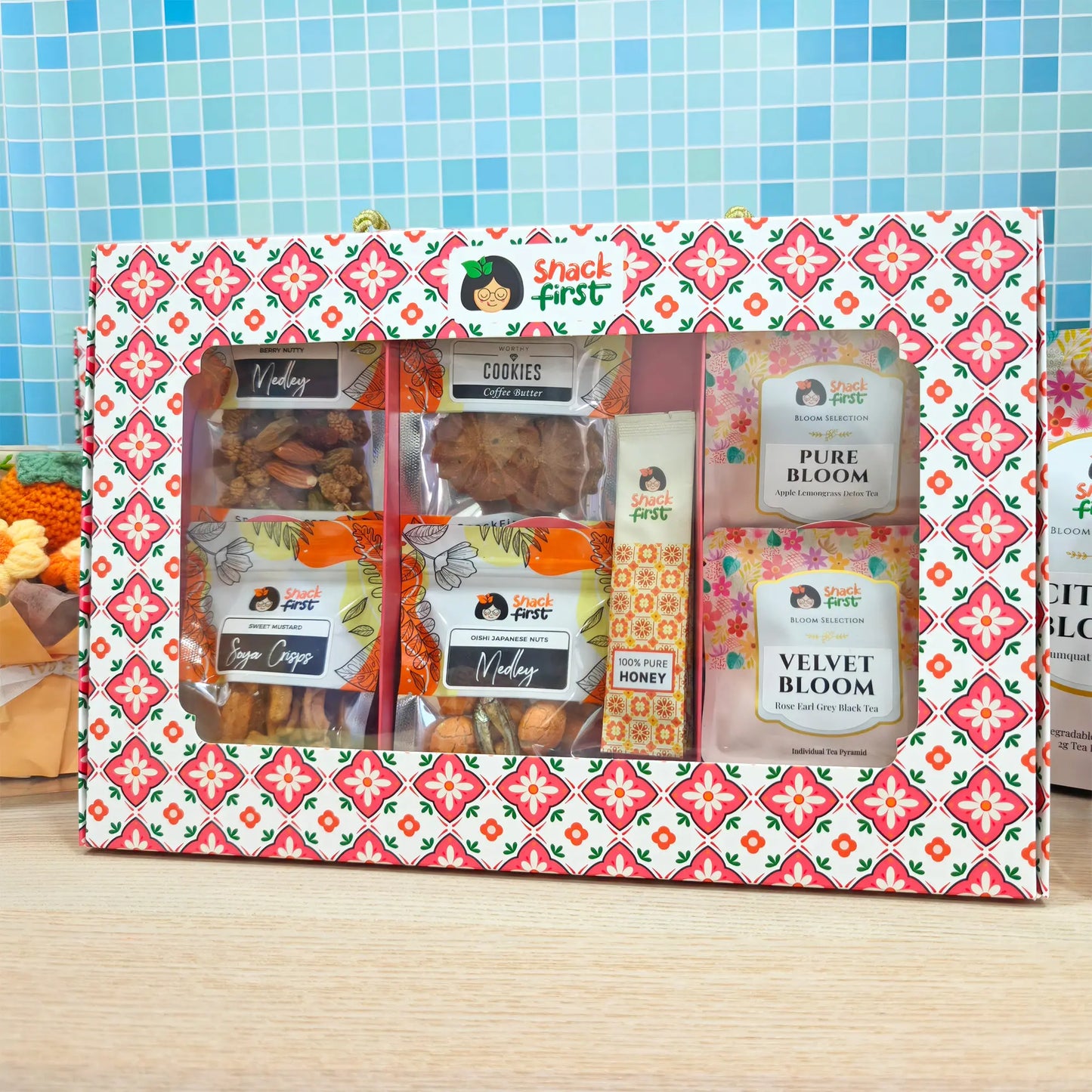 Snacks with Tea and Honey (Golden Glow Gift Sets)