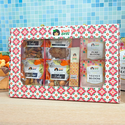 Snacks with Tea and Honey (Golden Glow Gift Sets)